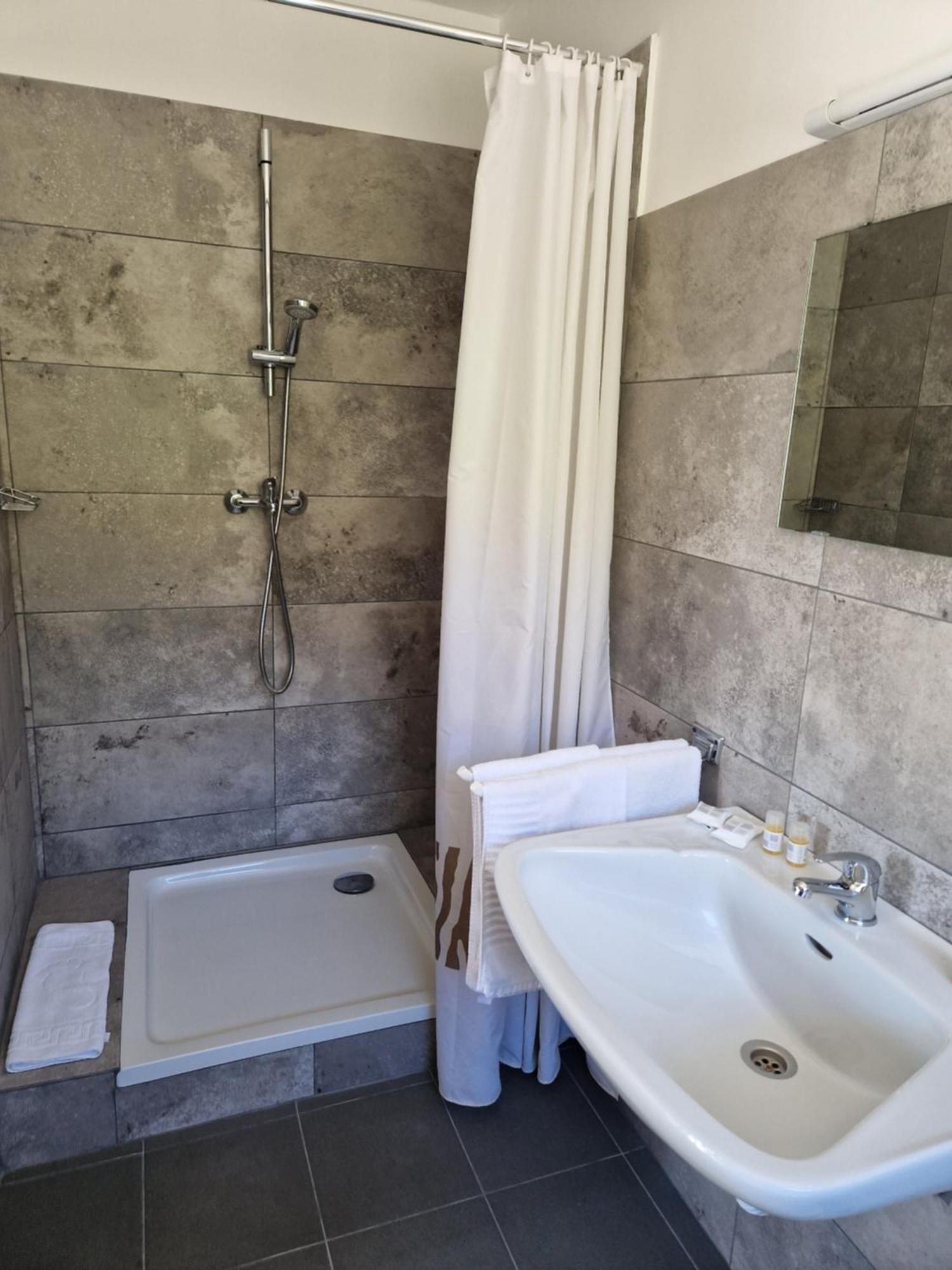 Hotel Waldhorn ينغولز المظهر الخارجي الصورة