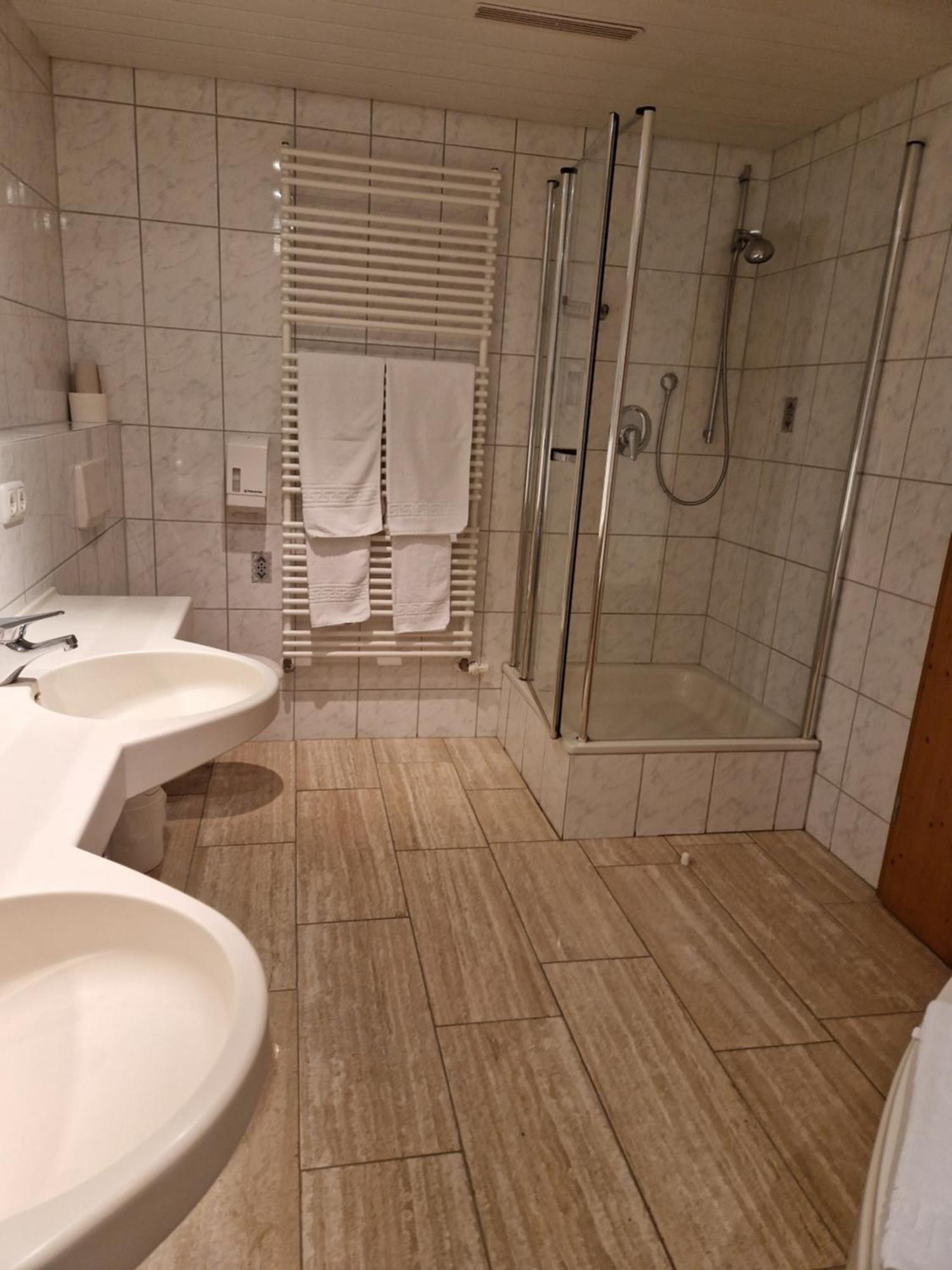 Hotel Waldhorn ينغولز المظهر الخارجي الصورة